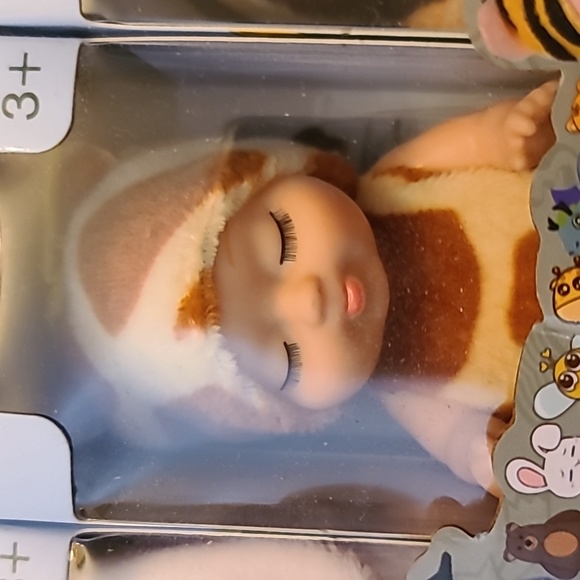 Six Doll Set. - Picture 6 of 8